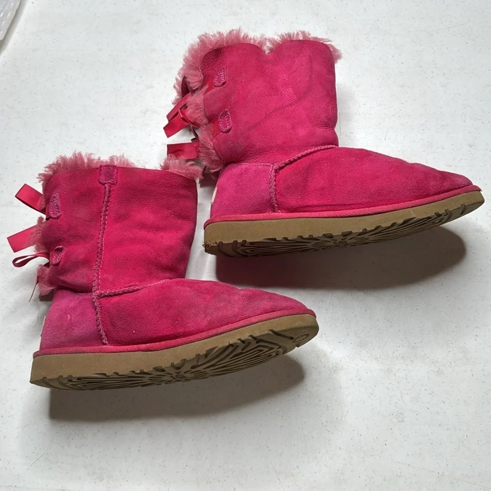 UGG Bailey Bow II Raspberry Pink Shearling Boots Kids Girl Size 4 USED CONDITION